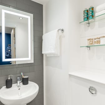 Cozy En Suite - Image 10